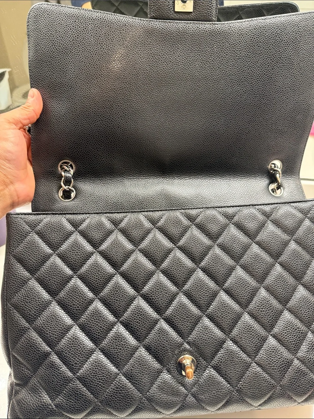 MAXI CLASSIC  CHANEL CAVIAR